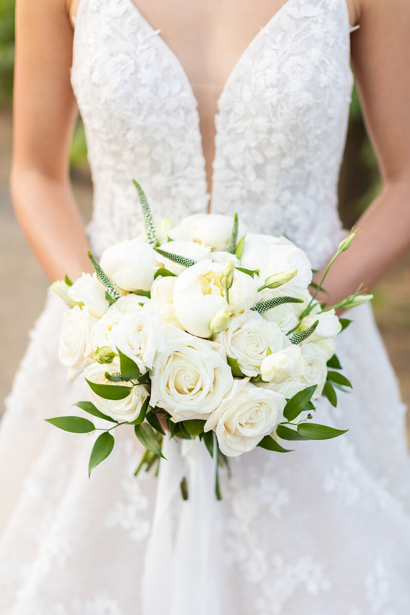 White bridal bouquet for wedding at Oak Hill Winery in Temecula, CA
