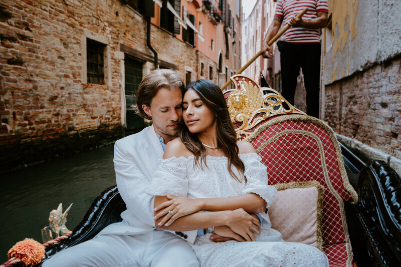 Couple eloping in Venice Italy