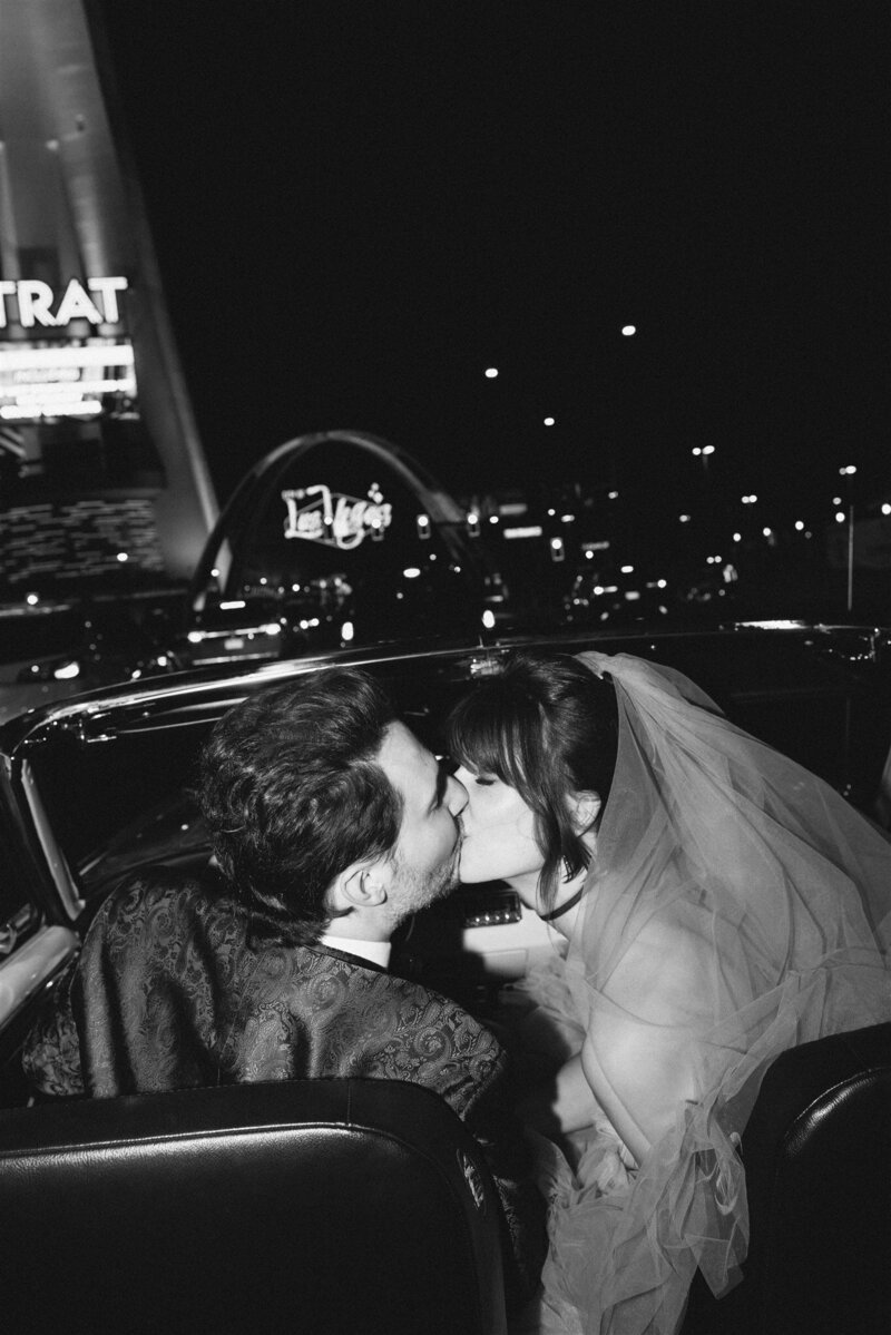 las-vegas-non-traditional-elopement-hanna-walkowaik-photography-0550