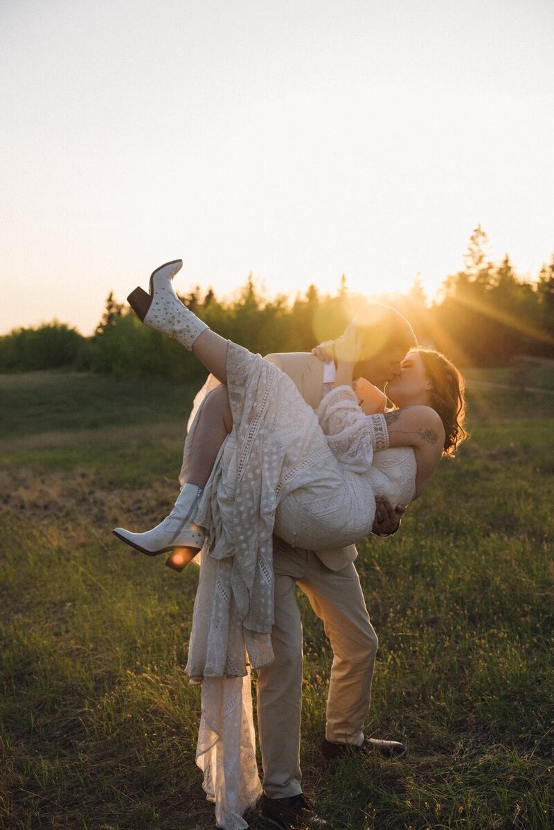 Alberta all-inclusive & small wedding photographer / allie knulls photography