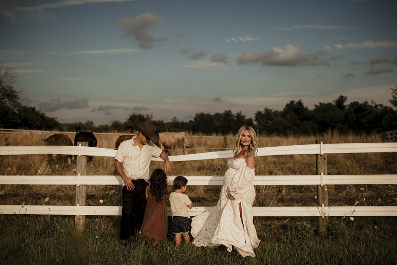 mom and dad with children at farm in Pennsylvania 