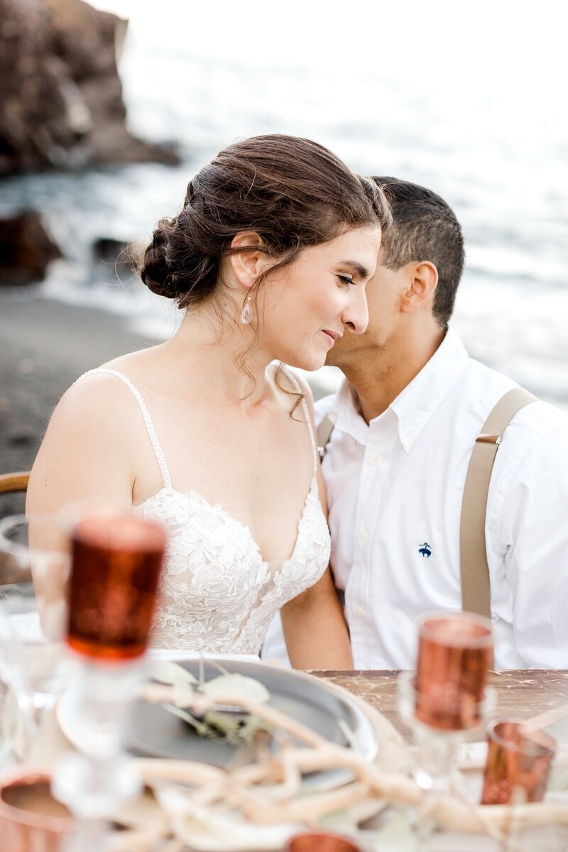 black-sand-beach-hawaii-alexandra-robyn-destination-elegant-elopement-photo-inspiration_0015