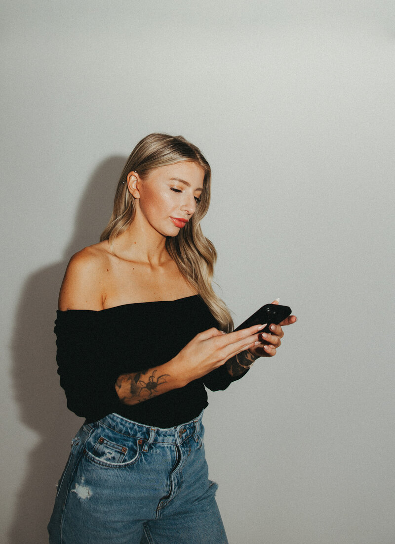 Brunette woman taking a selfie