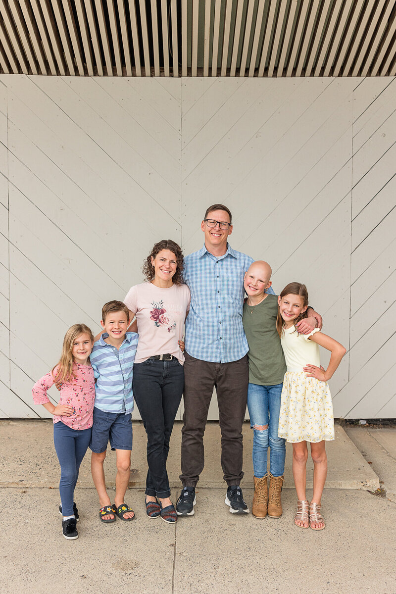 2024-krystal-moore-photography-white-wall-mini-moose-jaw-family-4