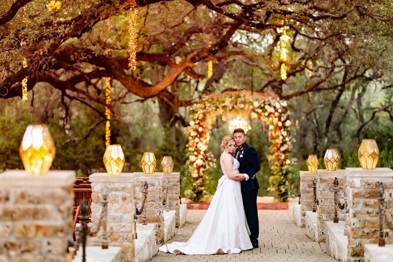 Elevate your Hill Country wedding with the best photographer in town. Let us preserve the scenic beauty and romance of your special day. Book now for exquisite photography!