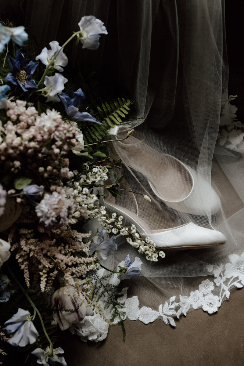 detail shot of brides jewelry on wedding day in peoria il