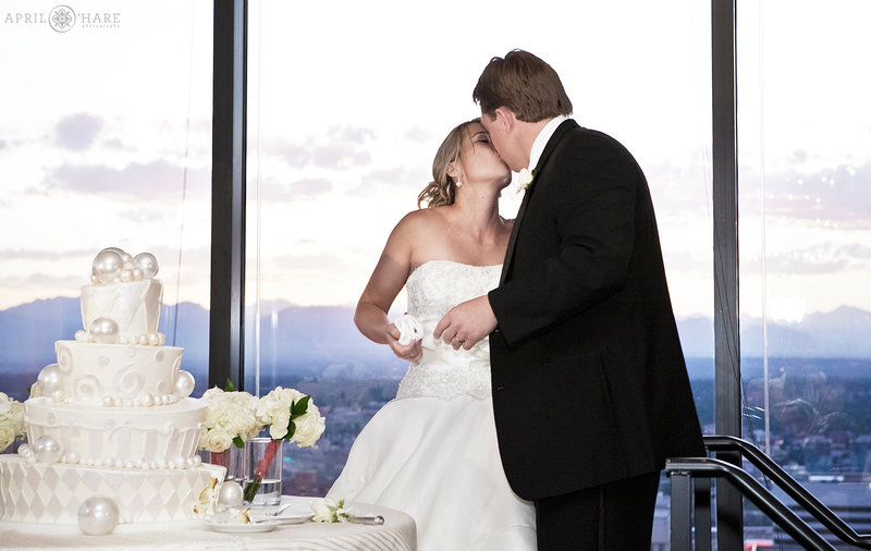 Denver-Colorado-Wedding-Reception-with-Beautiful-Views-in-downtown-Denver-Colorado-Grand-Hyatt-Pinnacle-Club