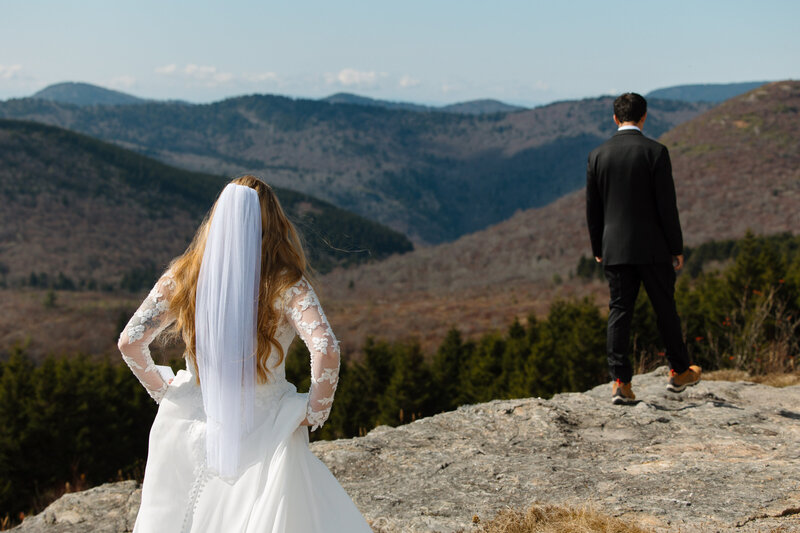 Blue Ridge Parkway Elopement. Photography by Elopements by Erin.