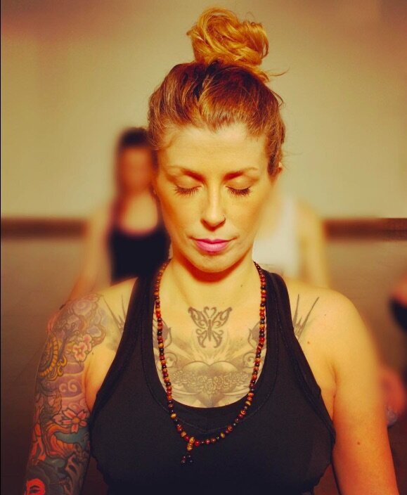 Alana Pierce, a holistic health coach in Sayulita, supporting women through perimenopause and hormonal imbalance with drug-free, cycle-aware lifestyle guidance.