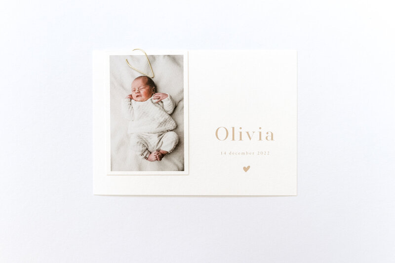 Enkel-klassiek-geboortekaartje-Olivia-met-wit-beige-en-fotolabel-2