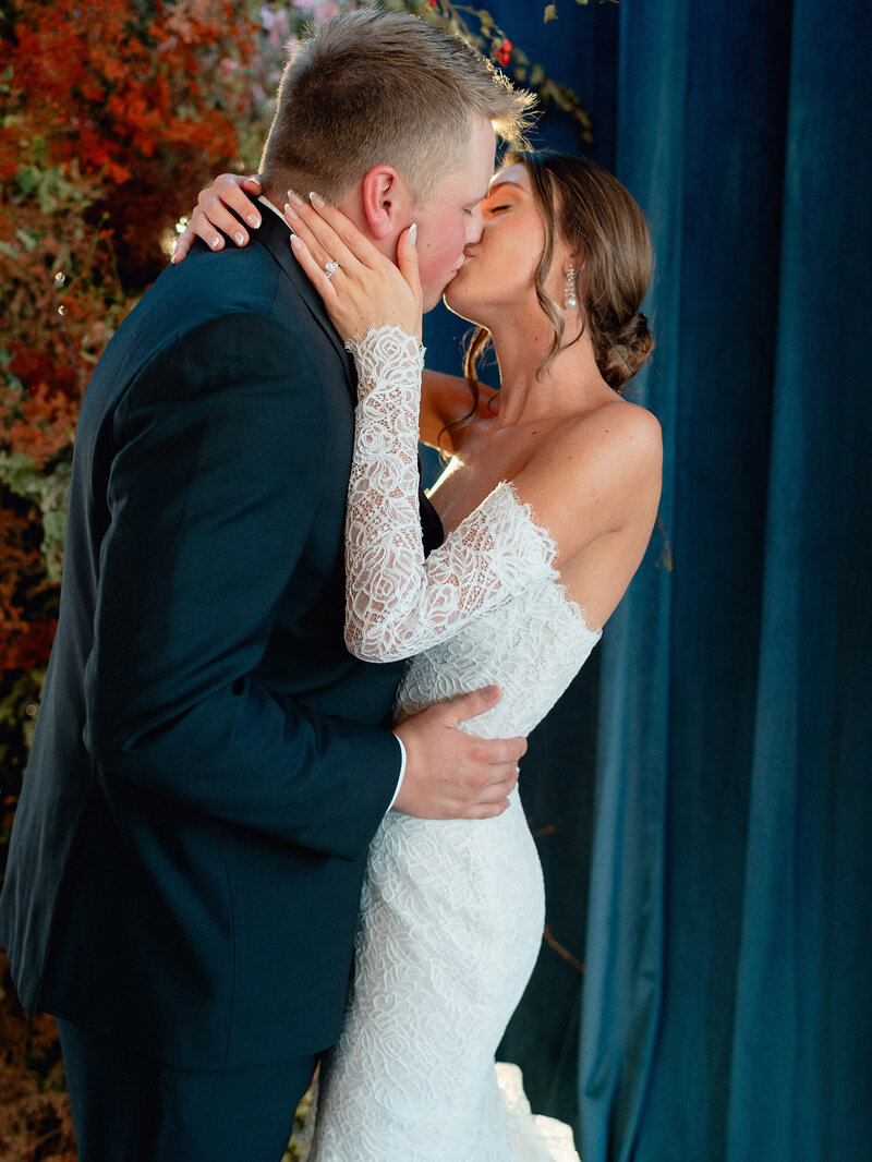 Autumn-Maximalist-Wedding-with-rich-tones-blue-velvet-draping-Ashley-Ludaescher-Photography-Vanessa-Noel-Events-0066