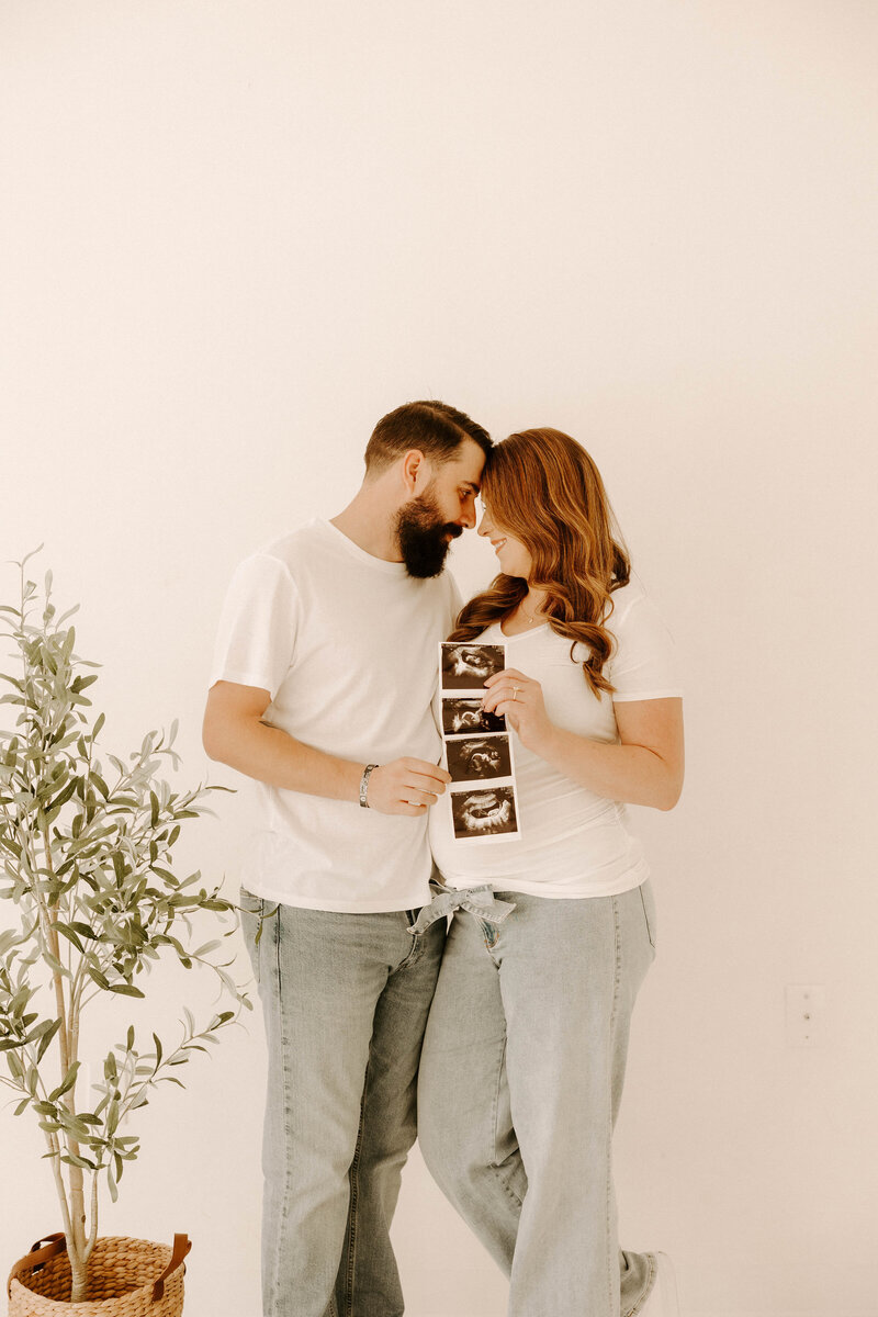 nashville photographer captures a maternity session