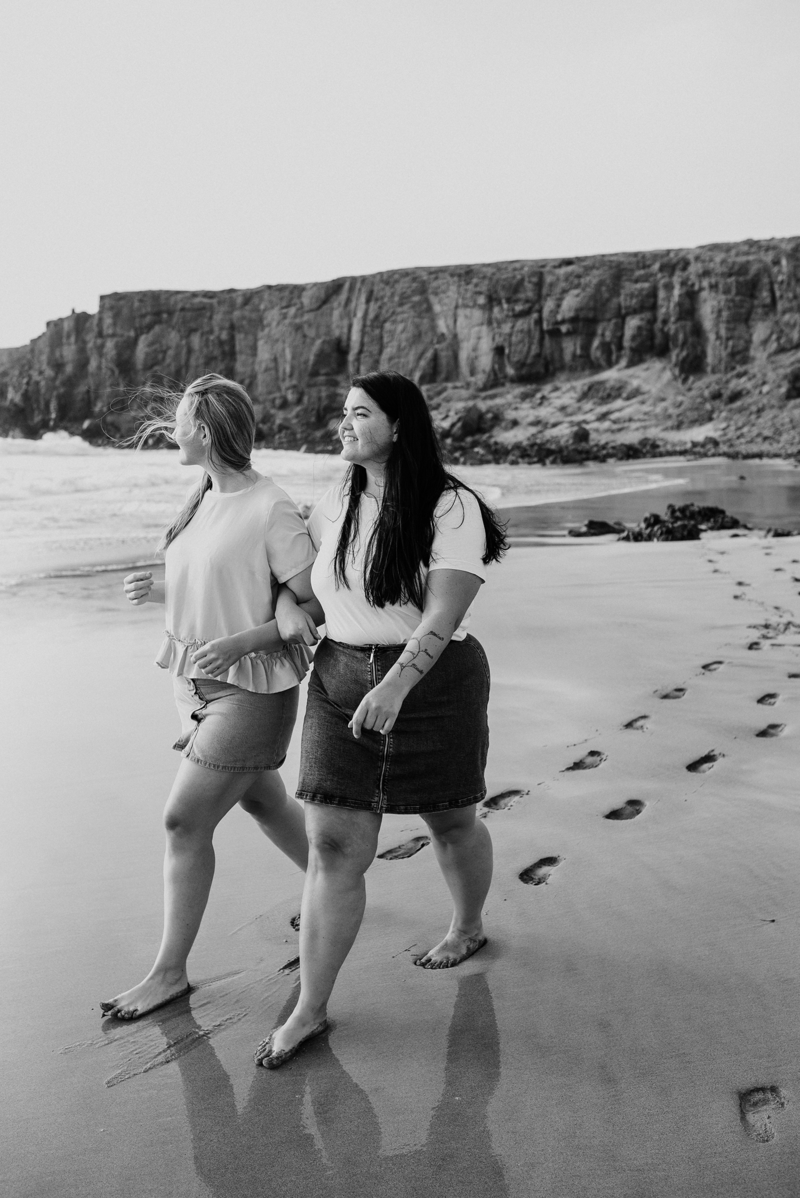 Sister website designers for female entrepreneurs walking on the beach