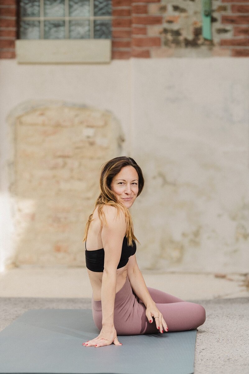 Pilates, Ernährungstraining und zyklusorientiertes Training in den Bezirken Mödling und Baden für ganzheitliches Wohlbefinden – sowie Fit im Büro: Dein Team-Training für mehr Gesundheit am Arbeitsplatz.