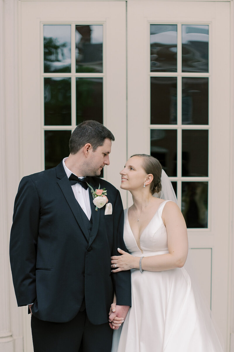 sarah-elizabeth-studio-ohio-wedding-photographer-bezanson-wedding-henry-ford-museum-lovett-hall-39