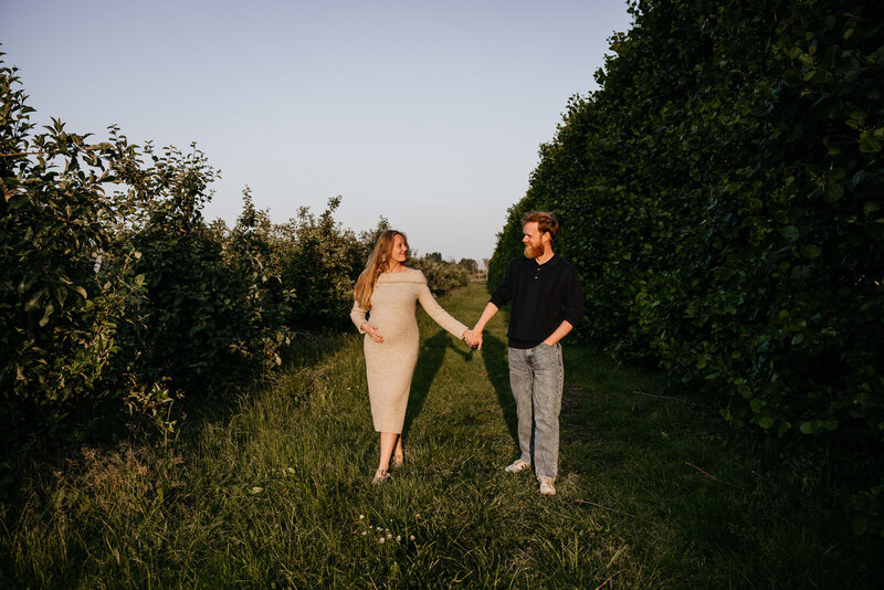 WEB - Kelly & Jonathan - Zwangerschapshoot, gezinsfotograaf, boomgaard, rhoon, buytenhof | Samantha Bosdijk Photography-56