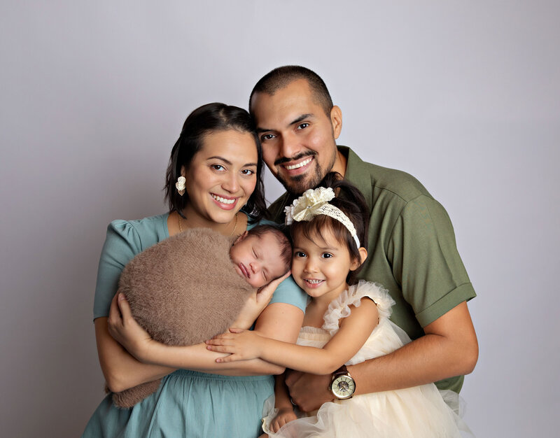 newbornbabyboynewfamilynewbabybestphotographertudiofamilybirthdaynewbornboyamilynewborngirlfirstbirthdayportraiturephotographystudioportraitsnewborngirlboyfamilyEvaMaganaPhotographychildphotographer (25 of 41)