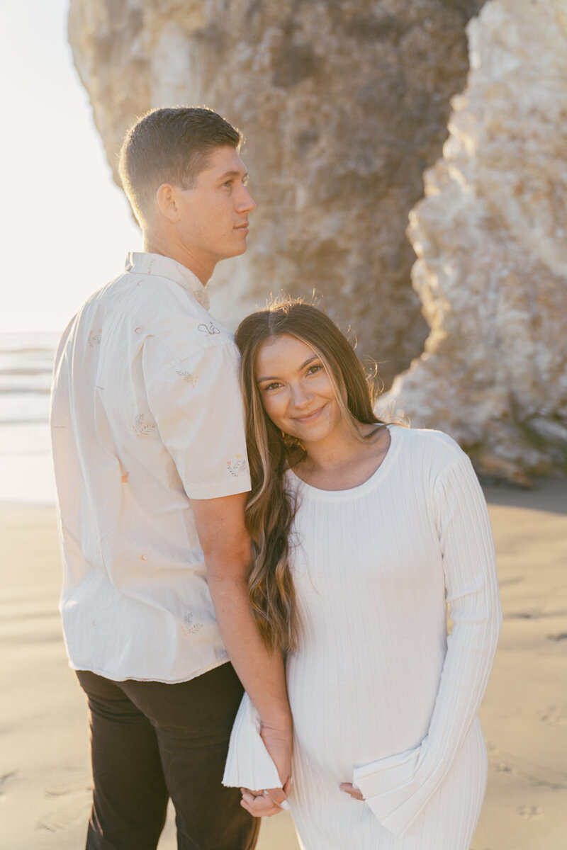 golden-hour-shell-beach-maternity-photography-by-samantha-anne4