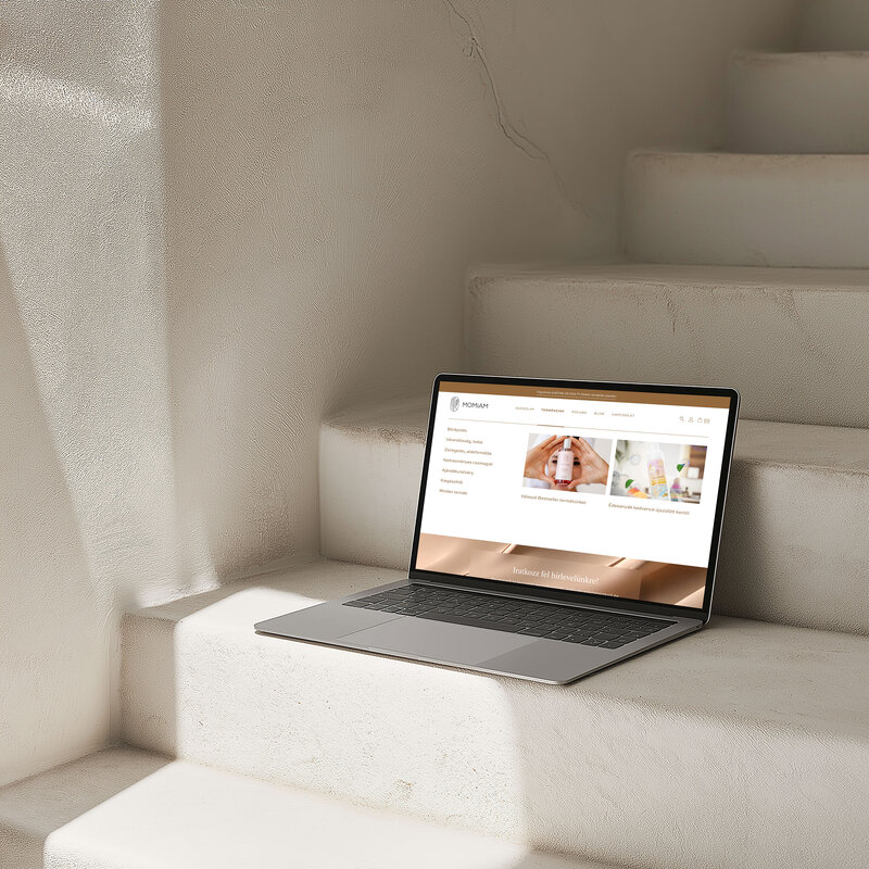 Macbook-Mockup-15_mom