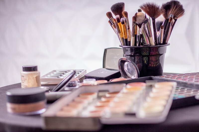 Makeup supplies representing makeup lessons from Libby a makeup artist in eugene oregon.
