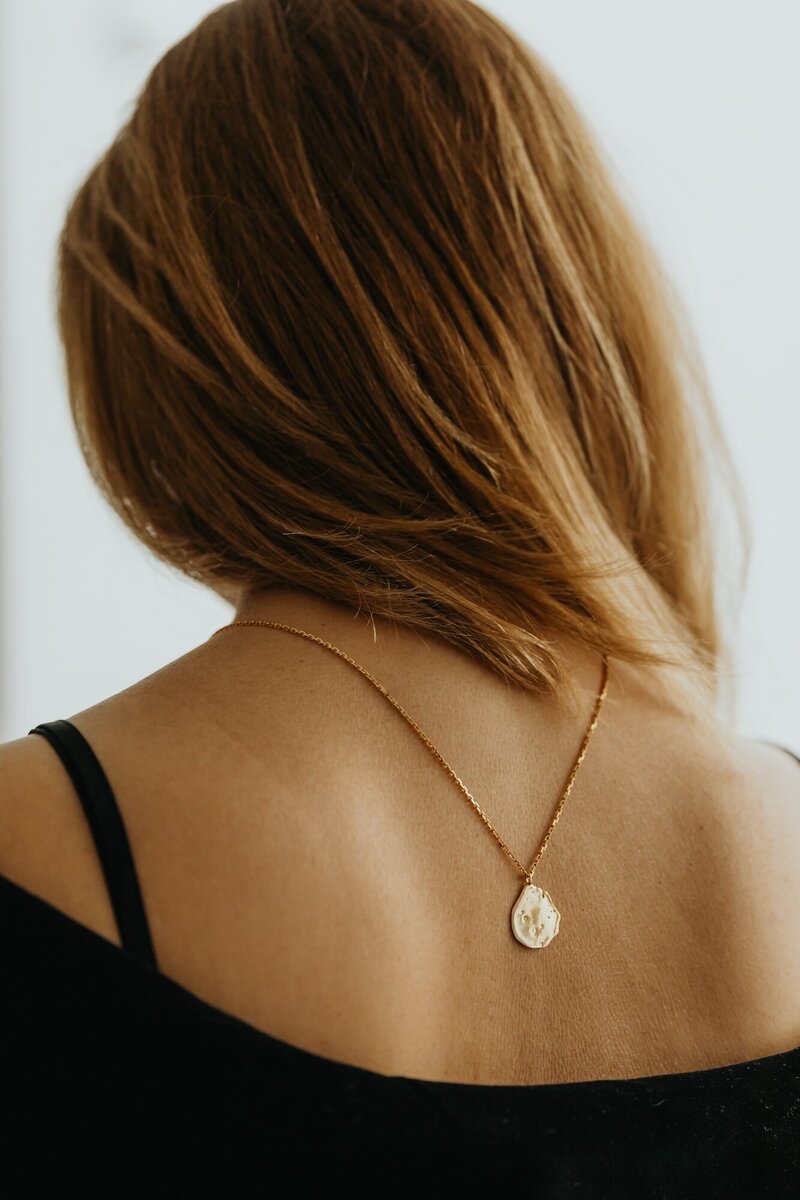 kaboompics_jewelry-photo-shoot-woman-wearing-gold-rings-and-necklace-29219
