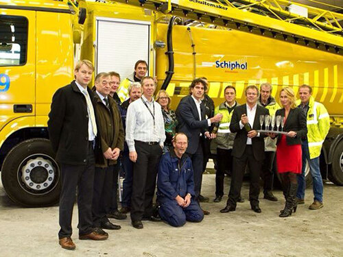 3.-DUZA-C-GUARD-7-Mercedes-Actros-Schiphol-x