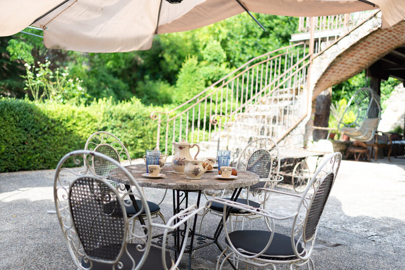 Domaine de charme avec petit déjeuner en extérieur en Toscane Occitane