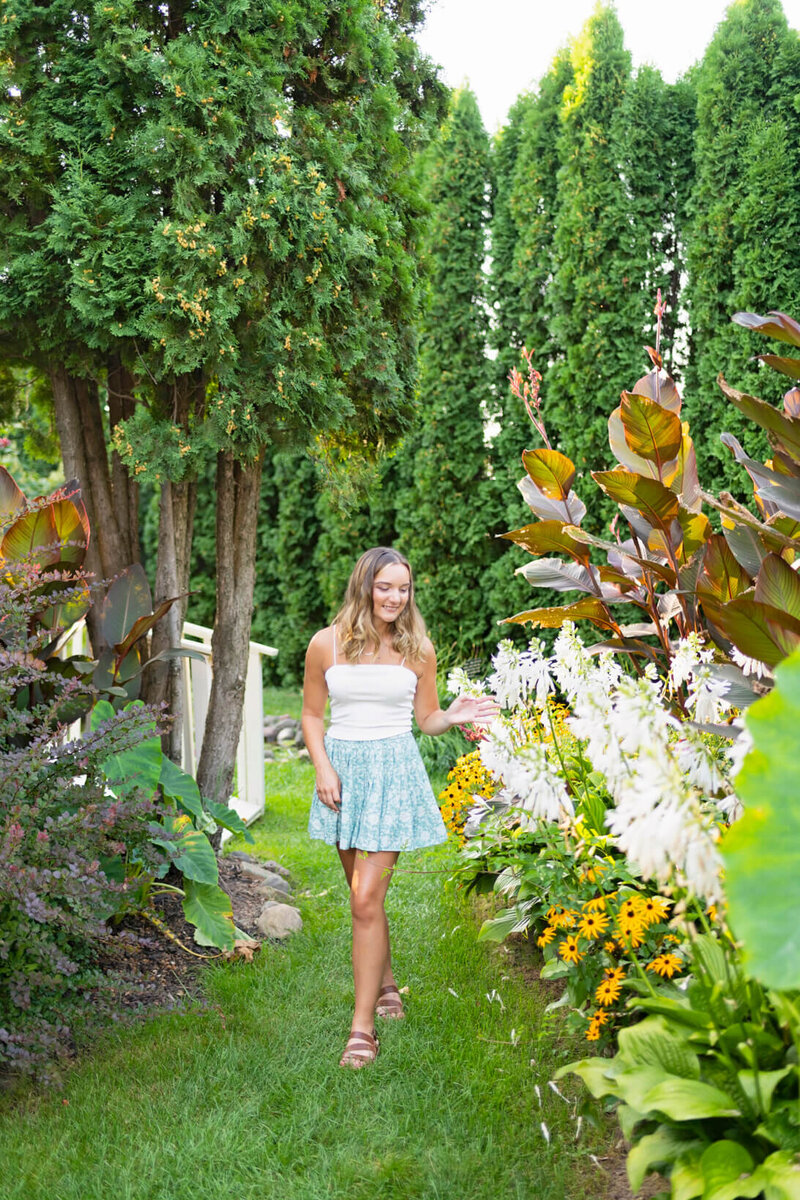 allenton-wi-senior-photographer-the-gardens-62