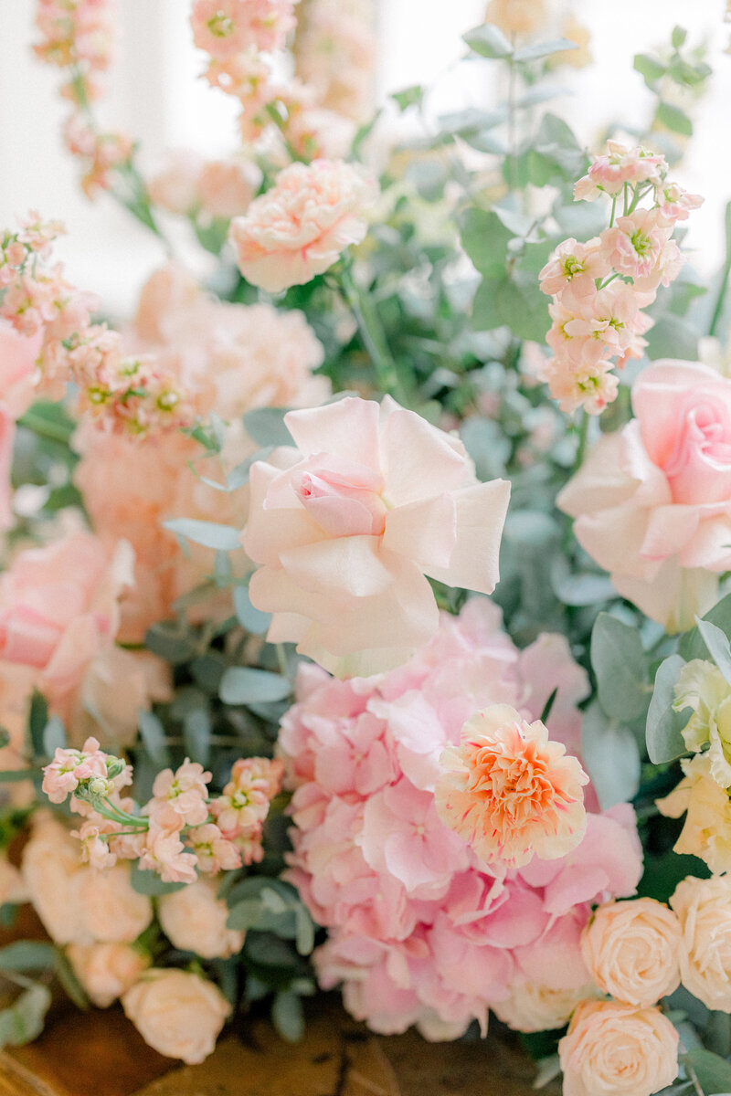 Flower details in heritage room in Palais Daun Kinsky