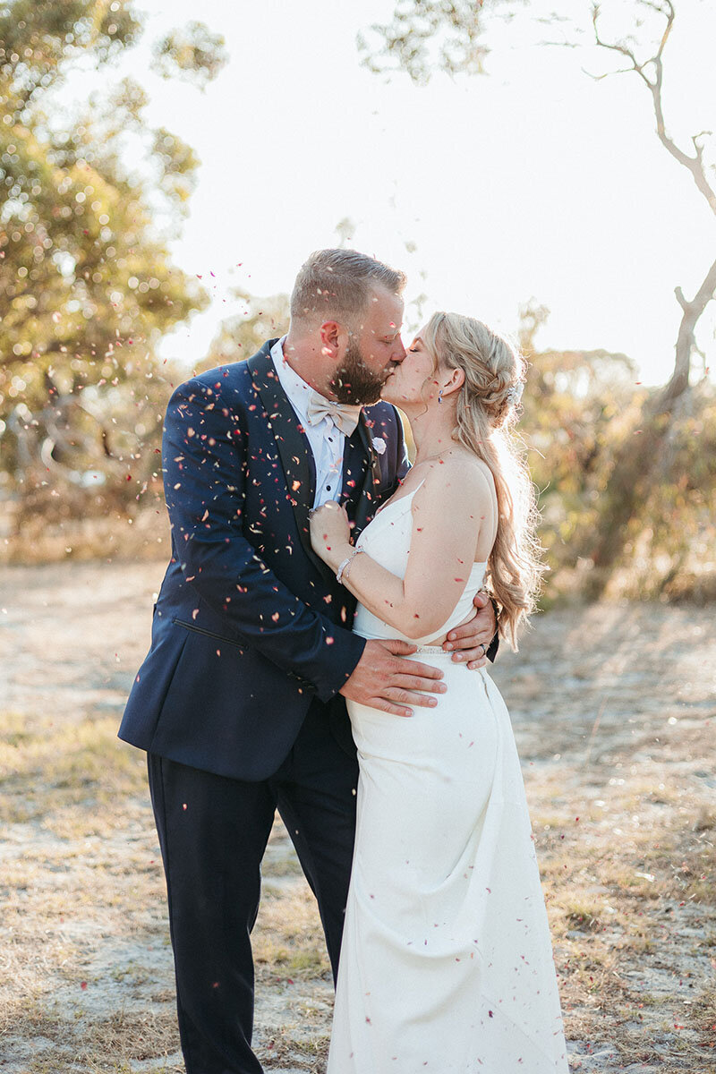 bride-groom-kiss-confetti