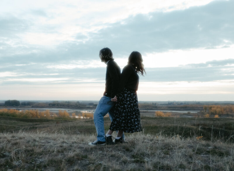 Couples_Session_Saskatoon_Cranberry_Flats_KaylaCassidyPhotography-46