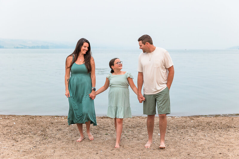 2024 krystal-moore-photography-beach-mini-buffalo-pound-smokey-15