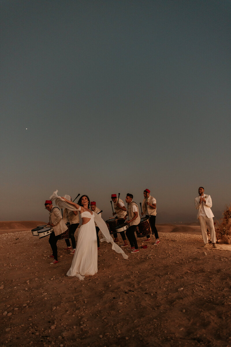 bride and groom dance in Moroccan dunes