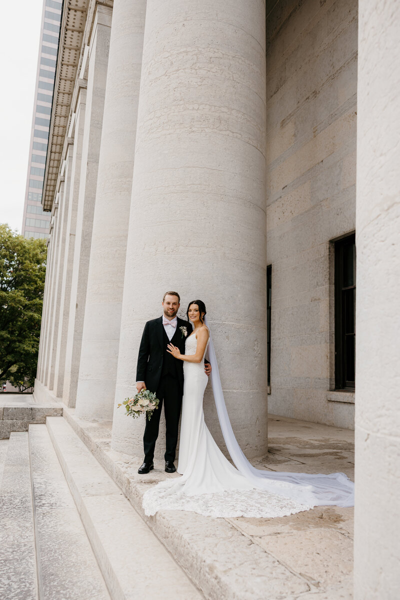 bride and groom at ohio statehouse