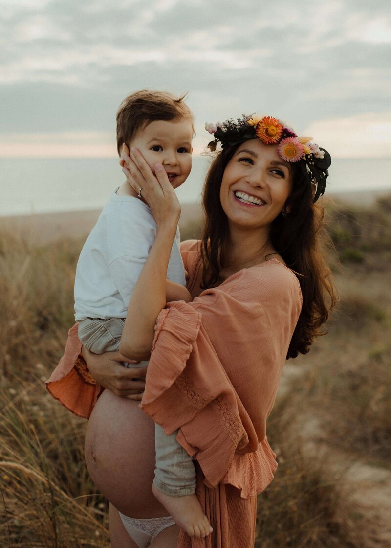 sussex-maternity-photographer-sibling-1