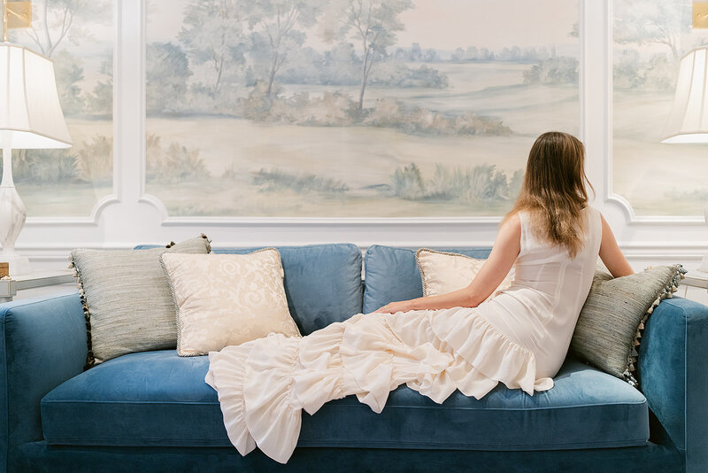 Editorial photoshoot in New York featuring Sara Nicole Vintage and Julbox high-end luxury bridal fashion. Exclusive vintage wedding gown captured in a New York bridal editorial.