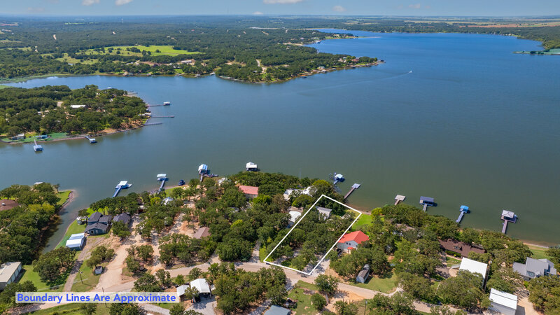 Big beautiful home for sale in Lindsay Texas with a dreamy inground pool