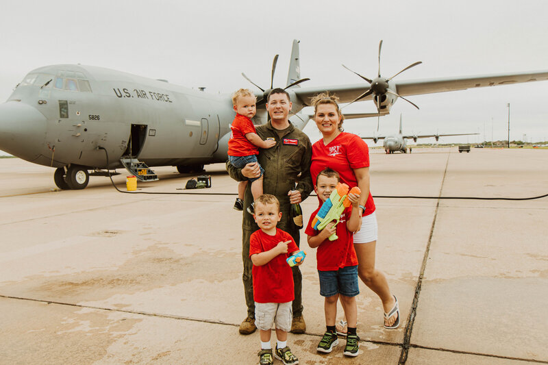 Military family last flight mini session