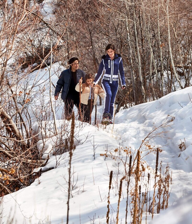 BSK_Experiences_Snowshoeing_Lifestyle_Vertical