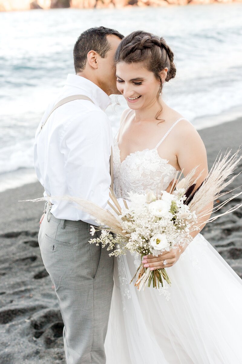 black-sand-beach-hawaii-alexandra-robyn-destination-elegant-elopement-photo-inspiration_0012