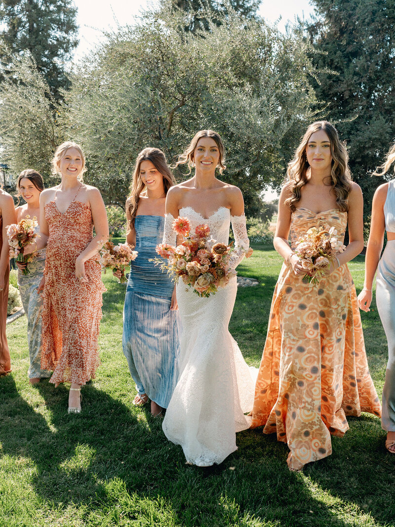 Autumn-Maximalist-Wedding-with-rich-tones-blue-velvet-draping-Ashley-Ludaescher-Photography-Vanessa-Noel-Events-0067