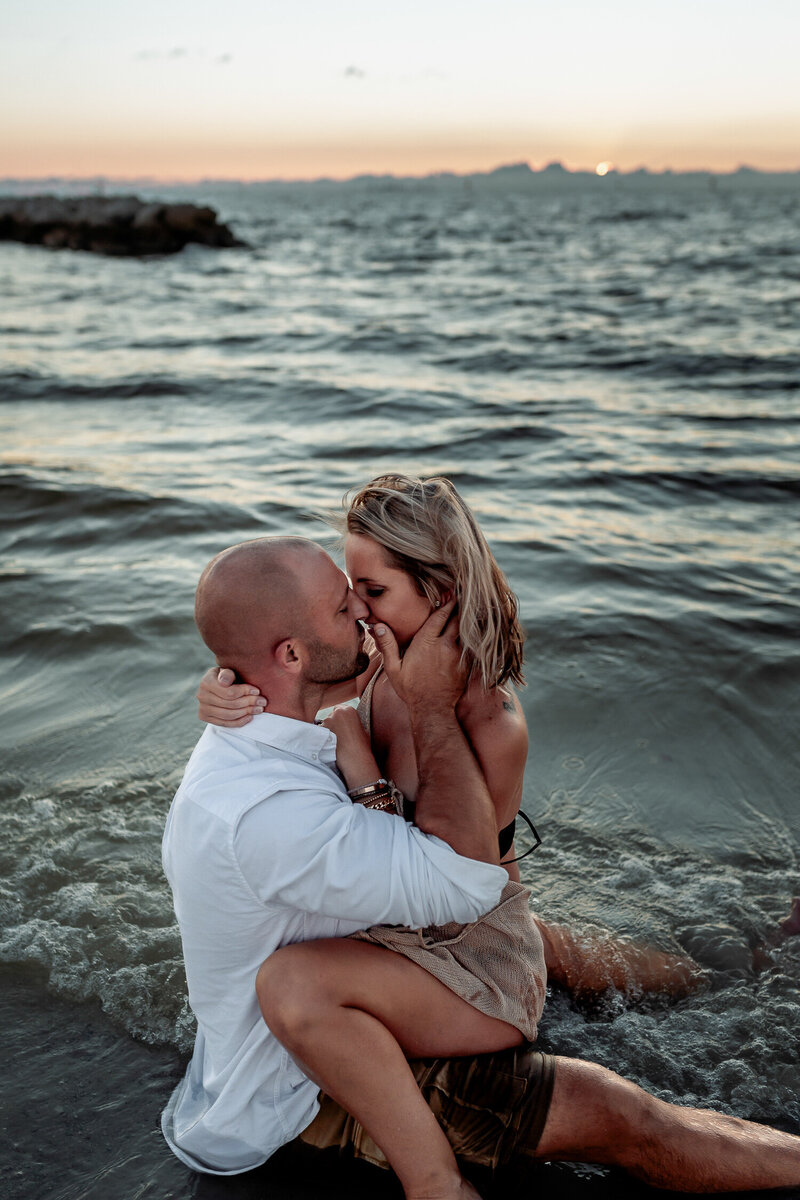 anniversary photos of couple on the beach in florida