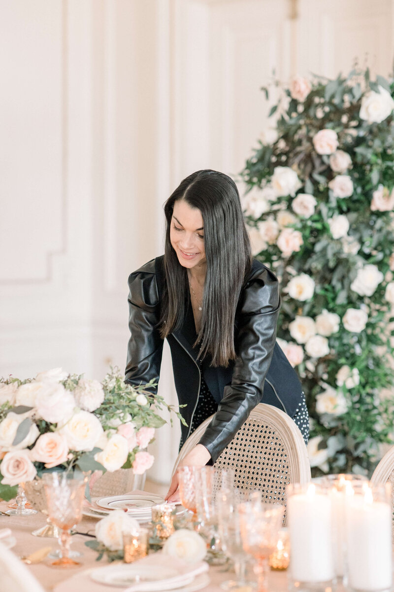 Julie Riley styling a wedding tablescape at Tupper Manor