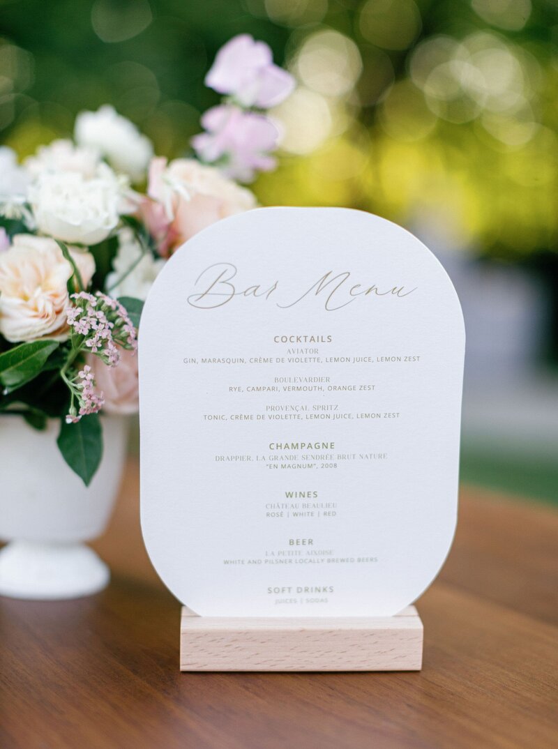 refined-and-elegant-wedding-cake