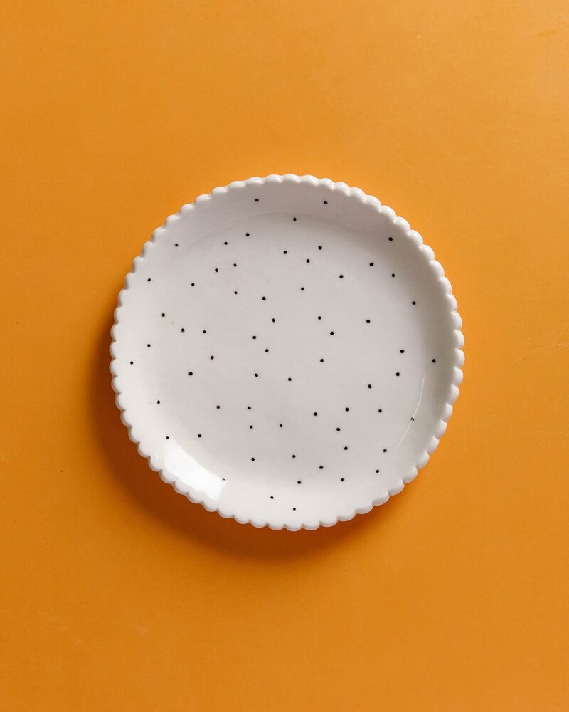 Black_Dotty_plate_yellow_4_5