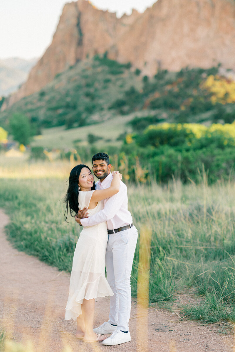 Garden-Of-The-Gods-Engagement-Photos-10