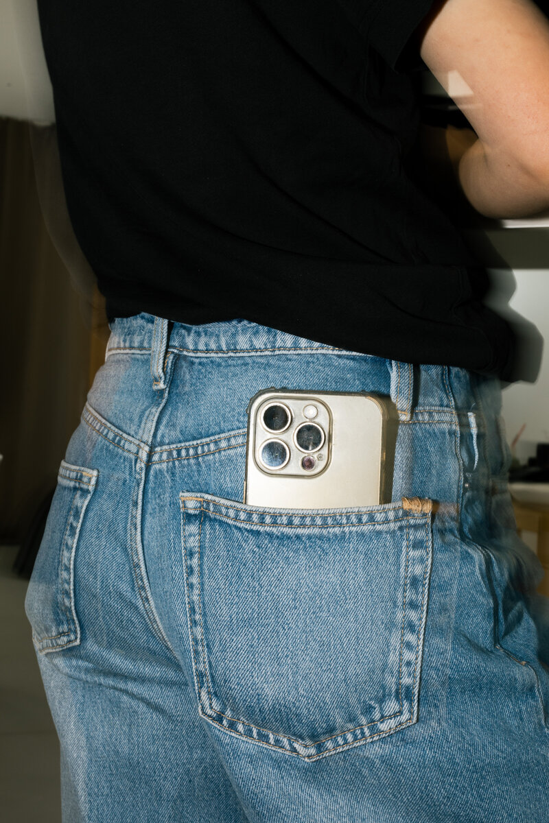 kaboompics_flash-photography-aesthetic-in-creative-workspace-and-modern-lifestyle-moments-39776