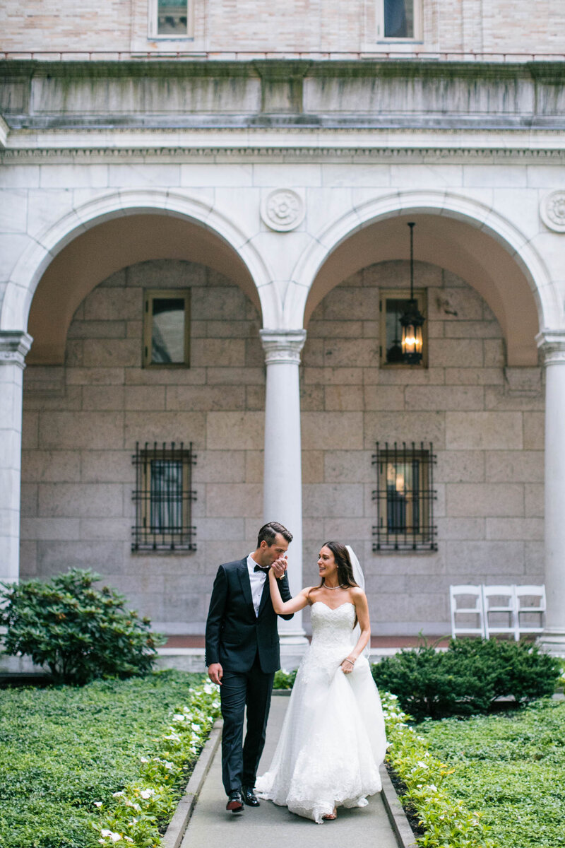 candid-elegant-boston-wedding-photography-zev-fisher-009