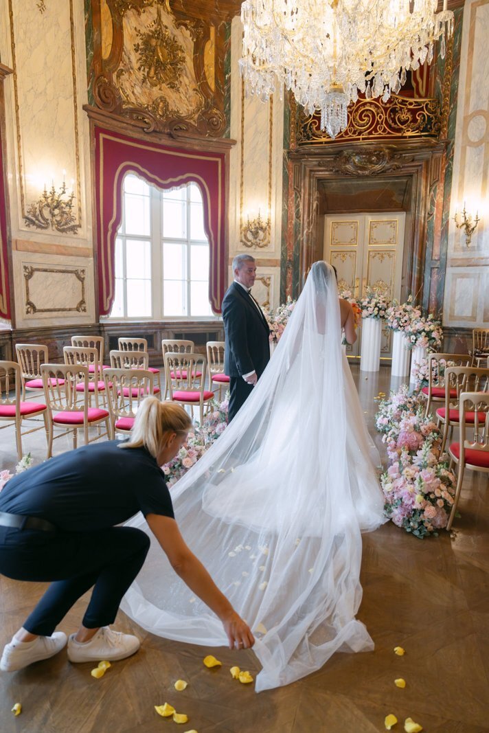 Exclusive wedding planner assisting a wedding couple at couple shoot at the wedding day in palace Daun Kinsky Vienna