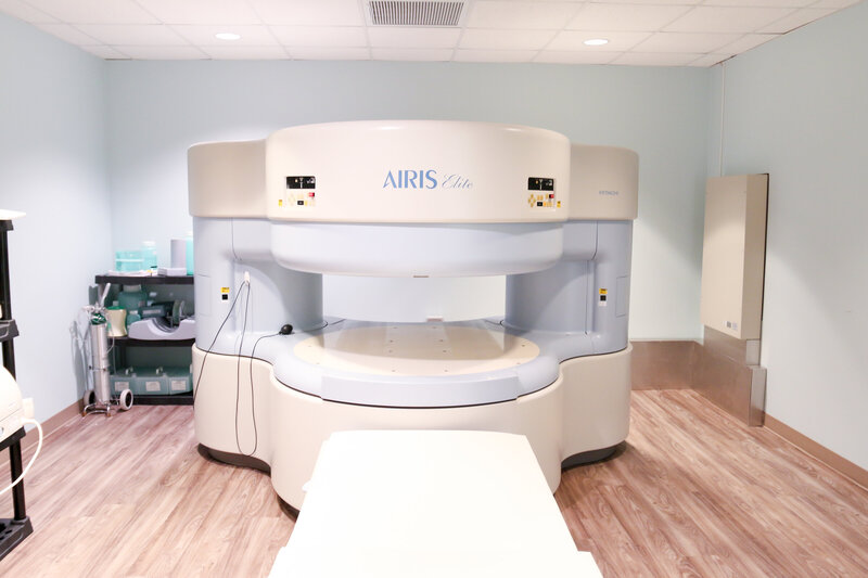 Close Up Photo of Airis Elite MRI Machine in Clovis, NM - Summit Imaging
